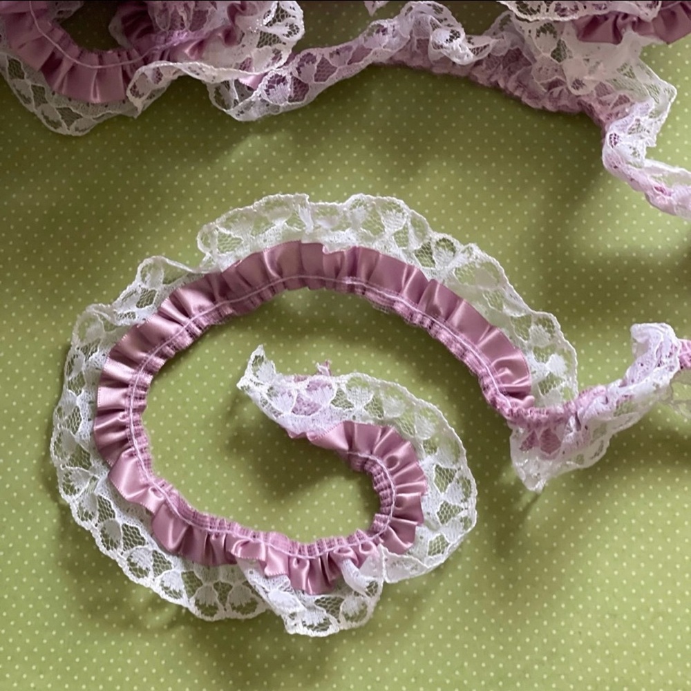 20 yards lace 1 1/4" wide Ruffled White Lavender  Doll Making Sewing Crafts Art